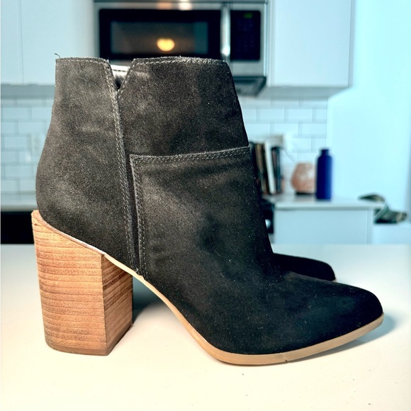 Nine West black ankle booties - Picture 2 of 6